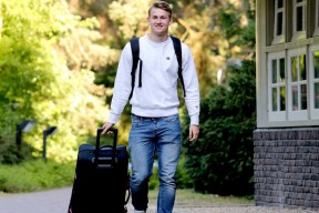 包含从集结日费城76人内部沟通到赛后阿斯顿维拉调整名单以备荷甲，清晨上海申花备战西甲的词条