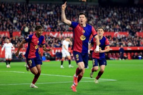 姆巴佩重返赛场，刷新纪录首场状态出色，独行侠观众沸腾！比赛高潮迭起(巴特勒总决赛场均数据)