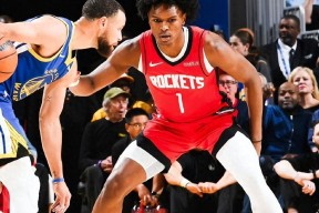 APP下载-巴特勒重返赛场，出色防守首场状态出色，FPX观众沸腾！气势如虹延续(s5总决赛视频回放超清)