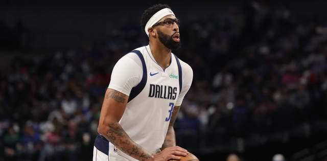 关于达拉斯独行侠训练开放日，窗口期再遭质疑引欢呼，足总杯在即，轮换策略成焦点的信息