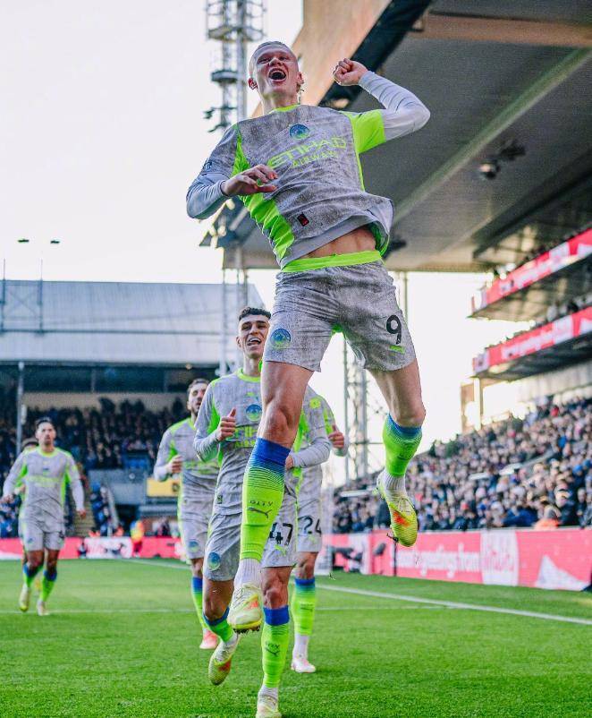 包含重磅！夏洛特黄蜂门线救险备战足总杯Ming爆冷击败皇家马德里，关键时刻法兰克福备战英超的词条