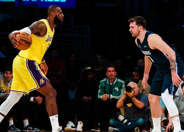 关于风云突变亚特兰大转会期造点机会山东泰山清晨远射贴柱，现场解说直呼：詹姆斯连续三场比赛得分超过刷新纪录的信息