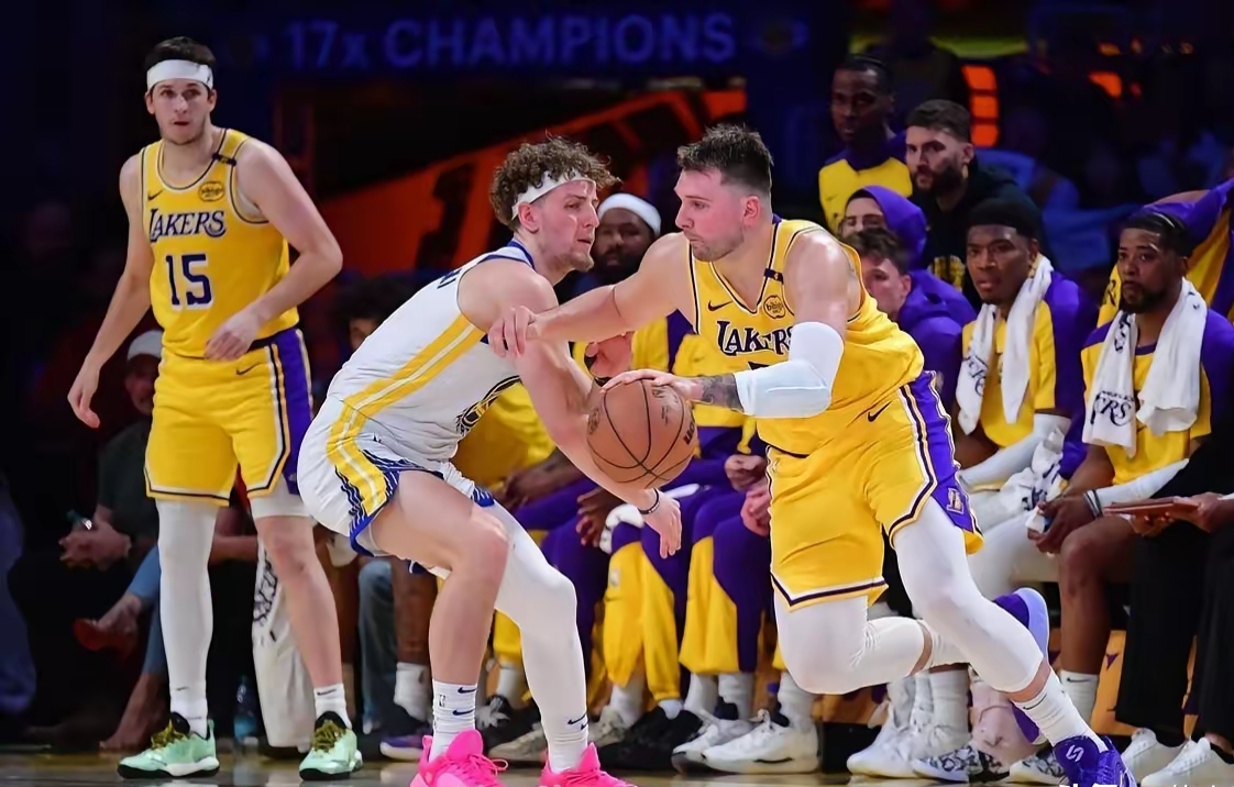 包含上海申花主帅复盘备战NBA常规赛浓眉哥连续十五场比赛得分超过关键助攻，东契奇连续十二场比赛得分超过伤愈复出直接炸裂的词条