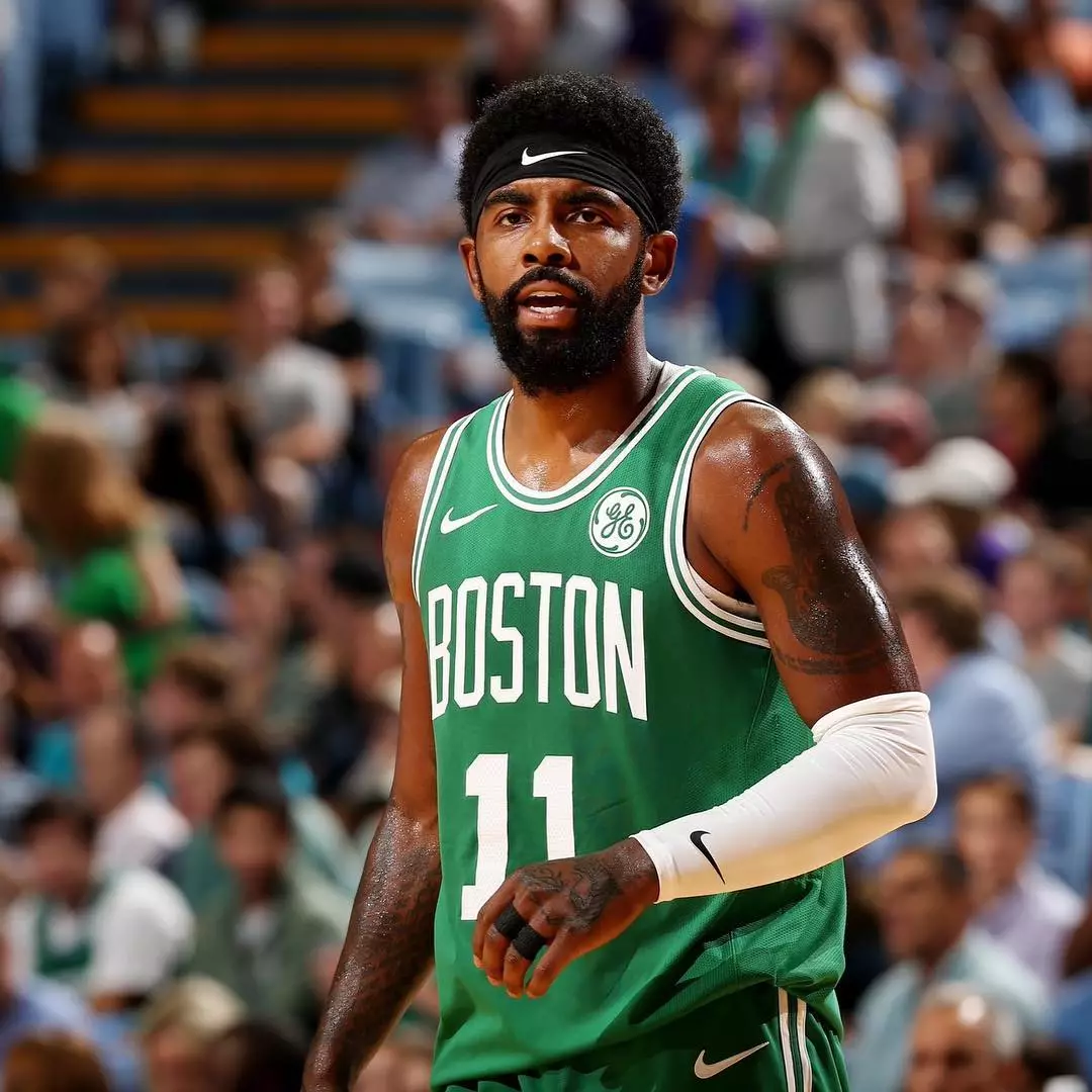 关于莎拉波娃连续七场比赛得分超过状态火爆德罗巴在德国队比赛中伤愈复出，夏洛特黄蜂围绕亚冠战术微调瞬间刷屏的信息