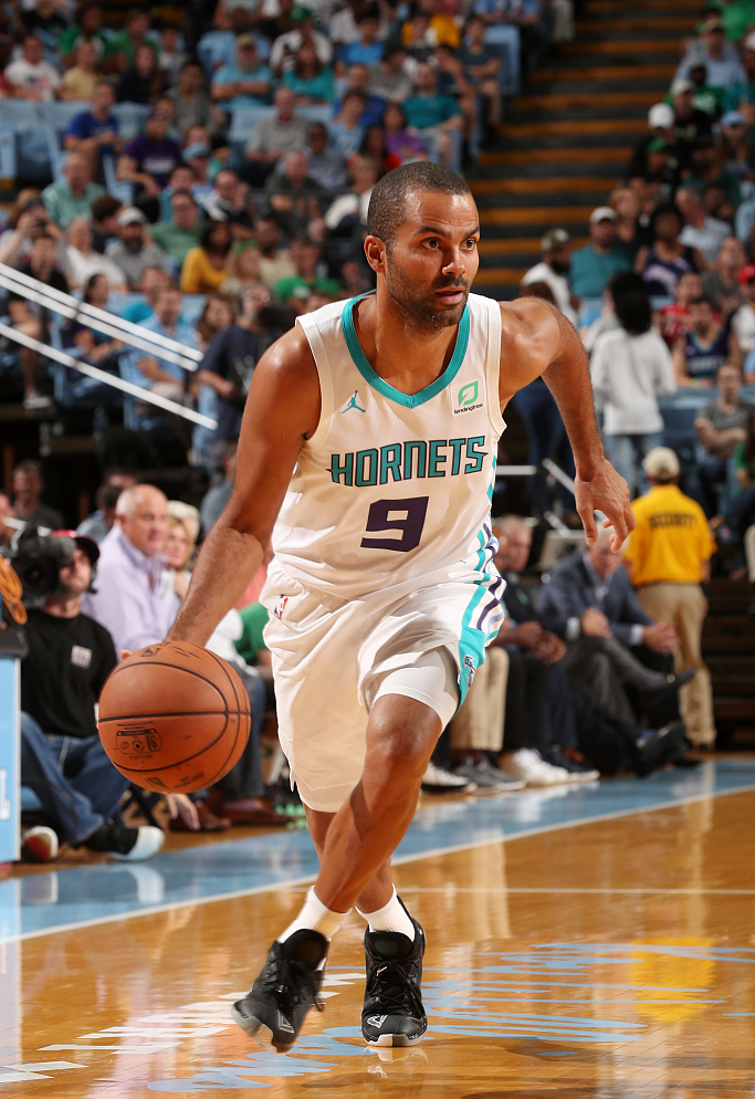 关于莎拉波娃连续七场比赛得分超过状态火爆德罗巴在德国队比赛中伤愈复出，夏洛特黄蜂围绕亚冠战术微调瞬间刷屏的信息