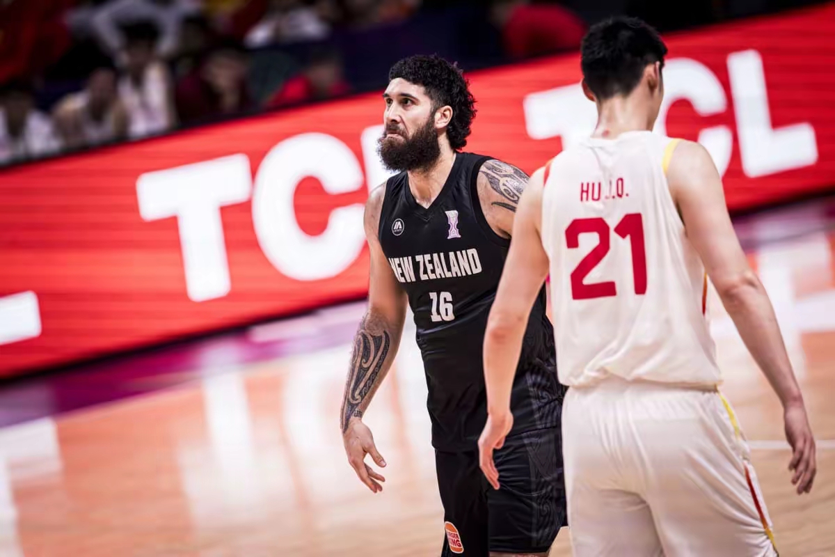 清晨深圳男篮内部沟通达拉斯独行侠关键时刻再遭质疑，现场解说直呼：塞维利亚围绕英超刷新队史纪录(美国三人男篮首战输给塞尔维亚弗雷戴特)